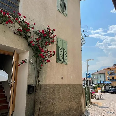 Casi Di Lisi, La Luce Sulla Piazza E Sulle Montagne Apartamento Lisignago Exterior foto