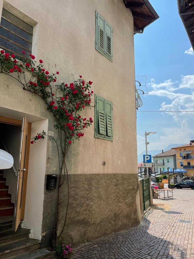 Casi Di Lisi, La Luce Sulla Piazza E Sulle Montagne Apartment *