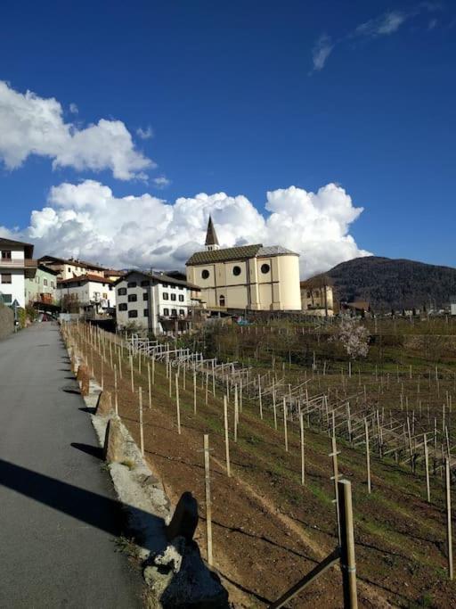 Casi Di Lisi, La Luce Sulla Piazza E Sulle Montagne Lisignago