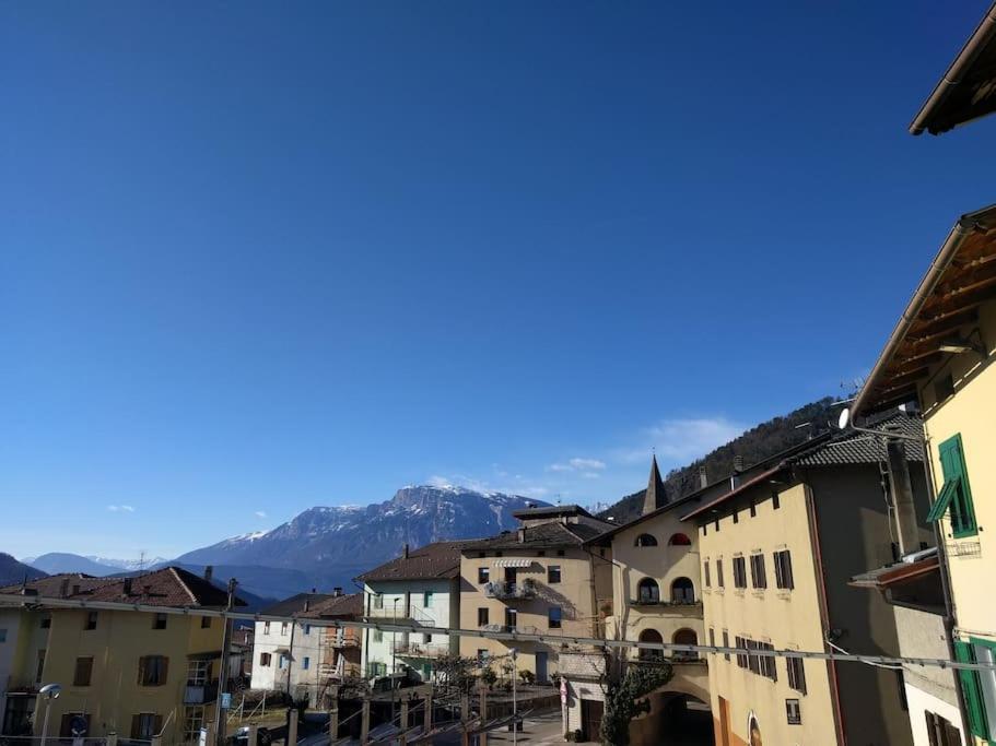 Casi Di Lisi, La Luce Sulla Piazza E Sulle Montagne *